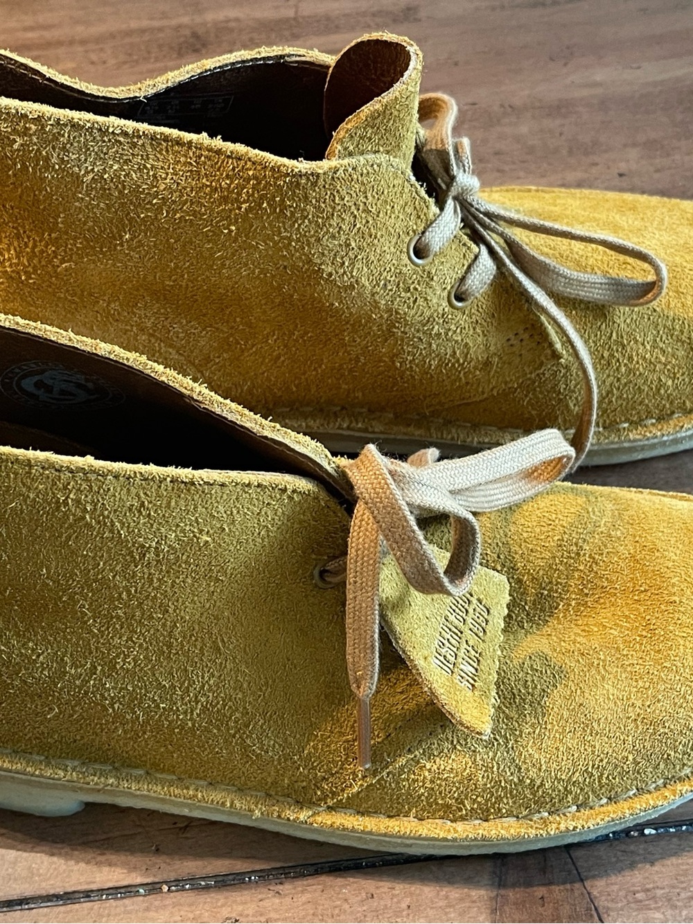 Clarks Yellow Accent Shipping Box Label